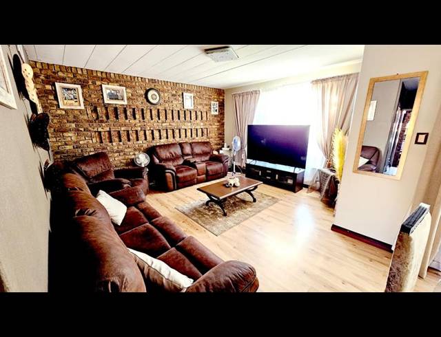 2 BEDROOM DUPLEX FOR SALE IN ALBEMARLE EXT 1